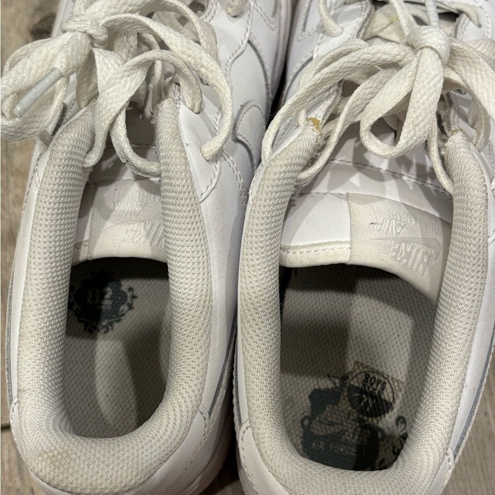 Nike Air Force 1 White Low Sneakers Size 7Y - Picture 9 of 10